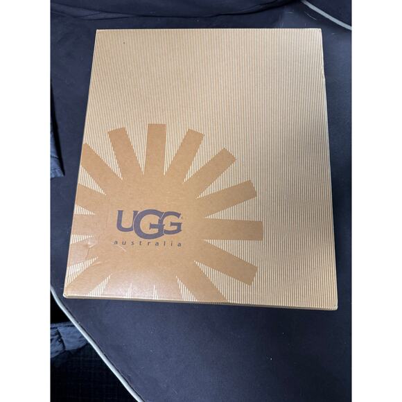 UGG / Boots Classic Short / Sparkle / Dark Blue / Authentic / size 7 / NIB NWT - Picture 2 of 8